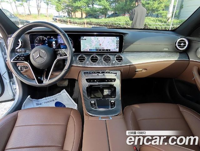 Mercedes-Benz E-Class 2022 — photo 7