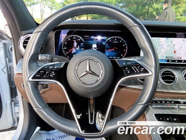 Mercedes-Benz E-Class 2022 — photo 8