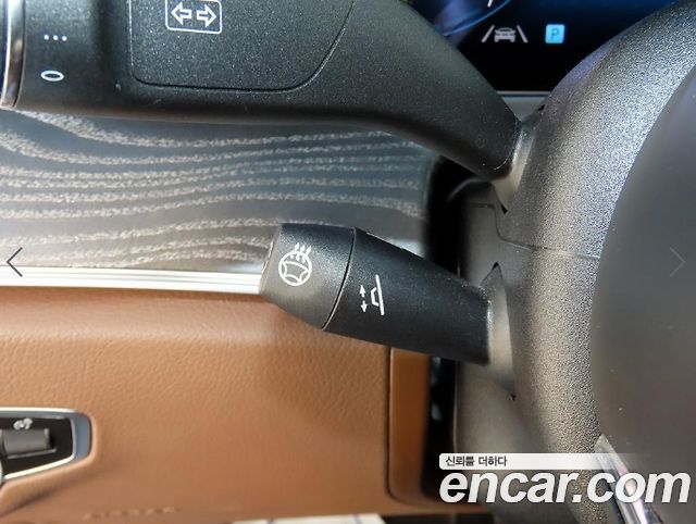 Mercedes-Benz E-Class 2022 — photo 11