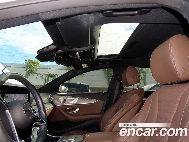 Mercedes-Benz E-Class 2022 — photo 16