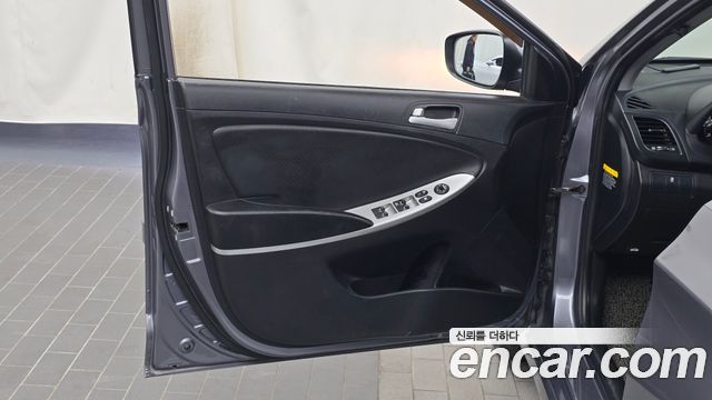 Hyundai Accent 2015 — photo 14