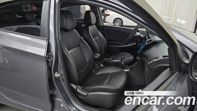 Hyundai Accent 2015 — photo 16