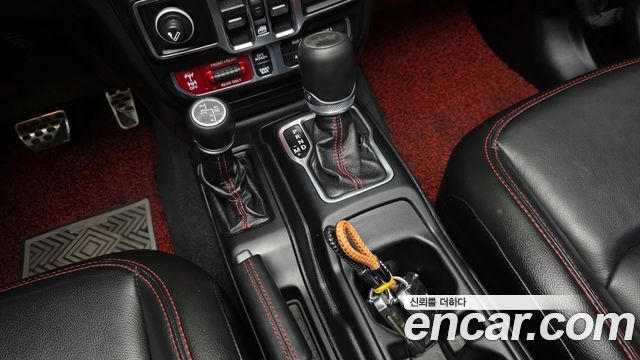 Jeep Wrangler 2022 — photo 12