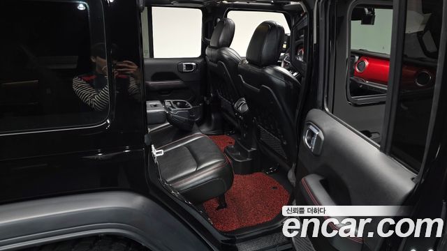 Jeep Wrangler 2022 — photo 18
