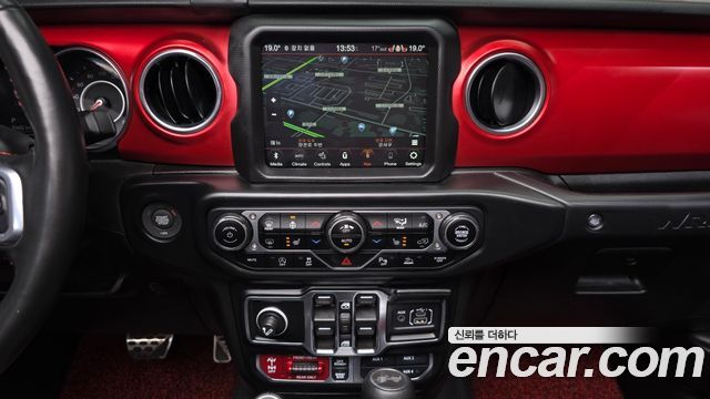 Jeep Wrangler 2022 — photo 20