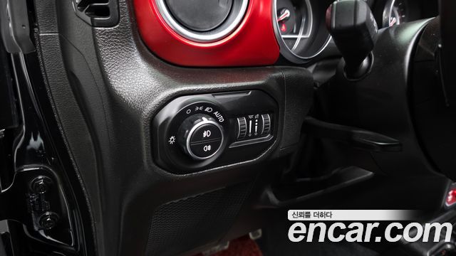 Jeep Wrangler 2022 — photo 25