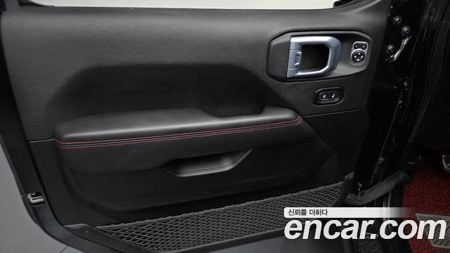 Jeep Wrangler 2022 — photo 14