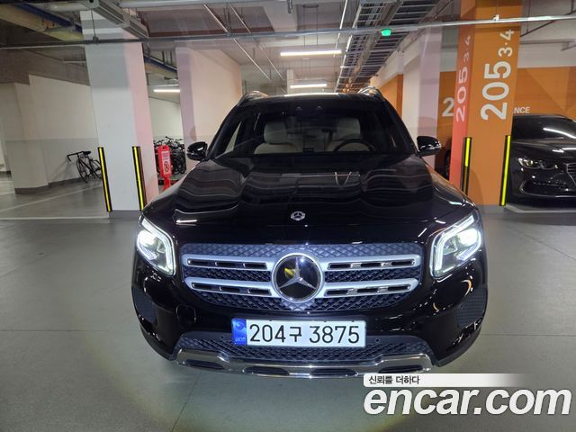 Mercedes-Benz GLB-Class 2023 — photo 2
