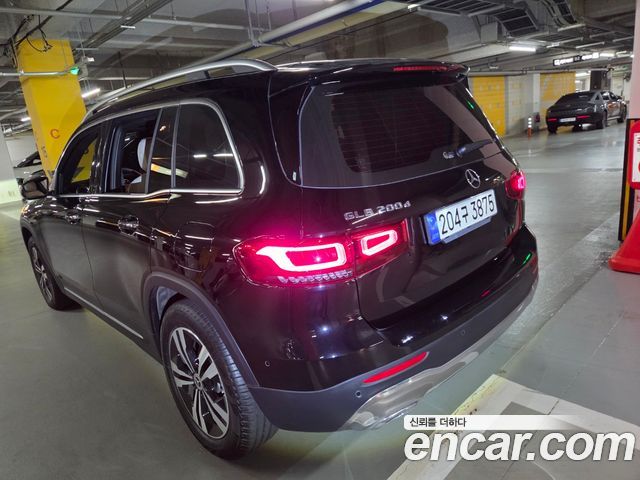 Mercedes-Benz GLB-Class 2023 — photo 3