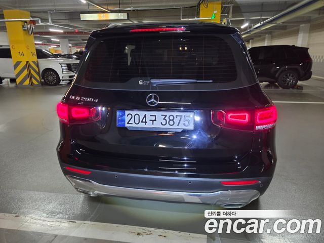Mercedes-Benz GLB-Class 2023 — photo 4