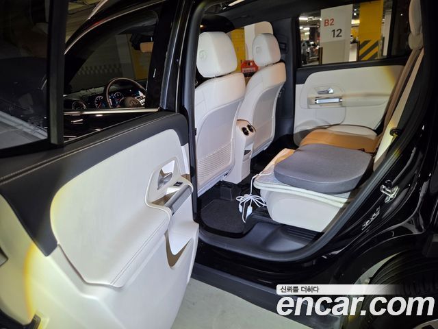 Mercedes-Benz GLB-Class 2023 — photo 5