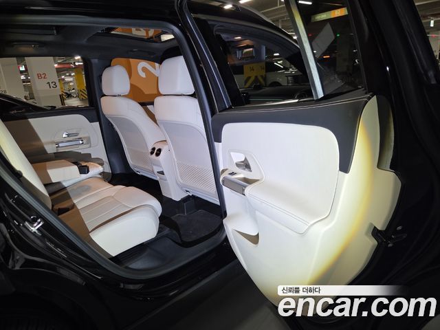 Mercedes-Benz GLB-Class 2023 — photo 7