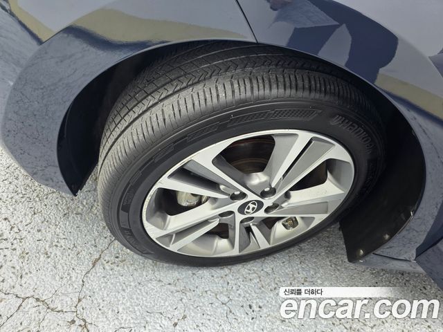 Hyundai AVANTE 2016 — photo 6