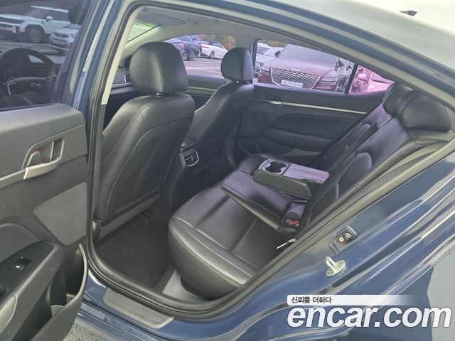 Hyundai AVANTE 2016 — photo 8