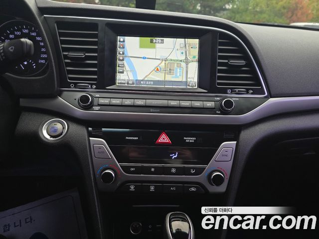 Hyundai AVANTE 2016 — photo 10