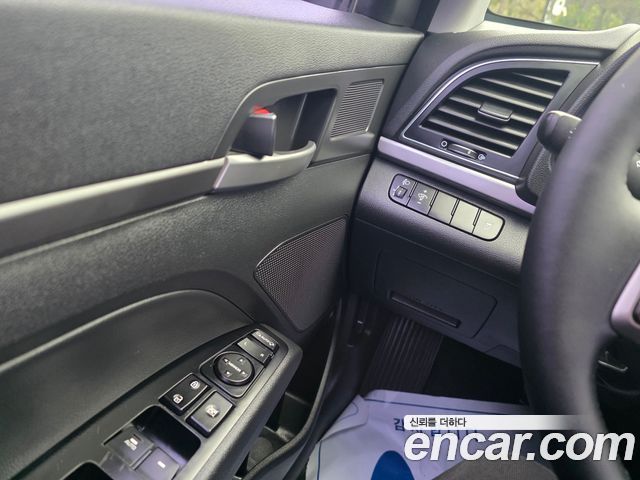 Hyundai AVANTE 2016 — photo 14