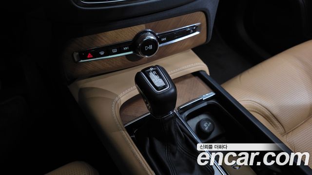 Volvo XC90 2017 — photo 12