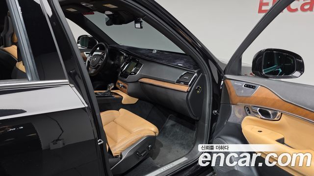 Volvo XC90 2017 — photo 17