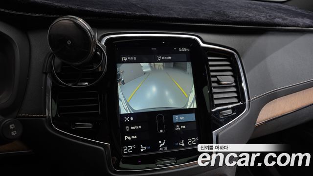 Volvo XC90 2017 — photo 22