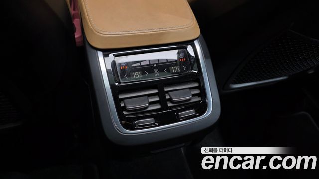 Volvo XC90 2017 — photo 24