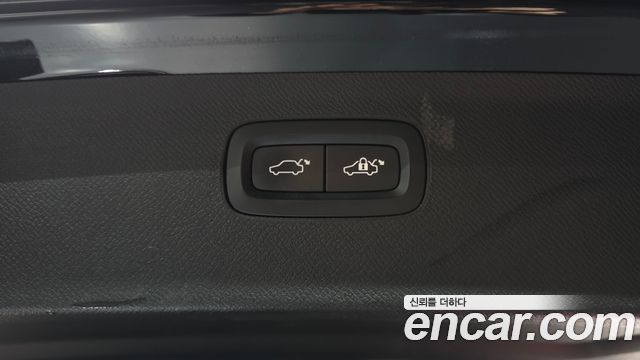 Volvo XC90 2017 — photo 27