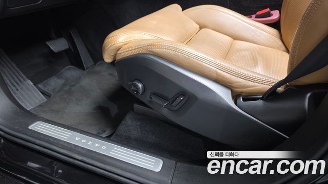 Volvo XC90 2017 — photo 31
