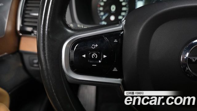 Volvo XC90 2017 — photo 32