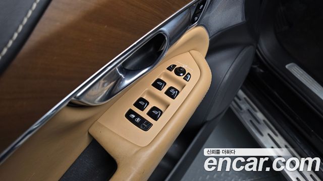 Volvo XC90 2017 — photo 35
