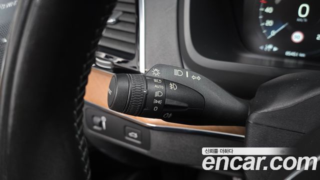 Volvo XC90 2017 — photo 36
