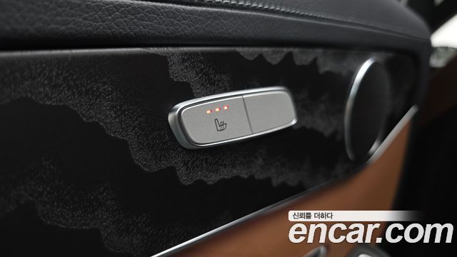 Mercedes-Benz GLC-Class 2023 — photo 28