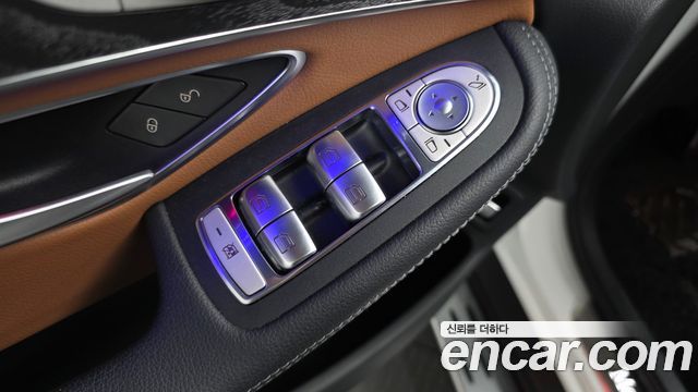 Mercedes-Benz GLC-Class 2023 — photo 36