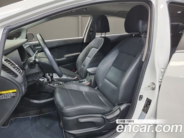 Kia K3 2018 — photo 12