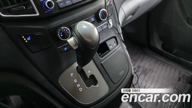 Hyundai Starex 2017 — photo 12