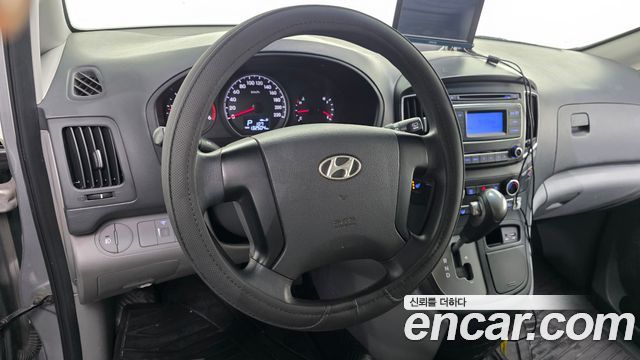 Hyundai Starex 2017 — photo 18