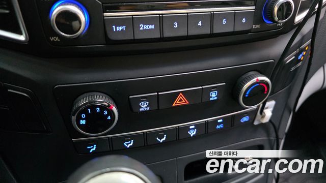 Hyundai Starex 2017 — photo 21