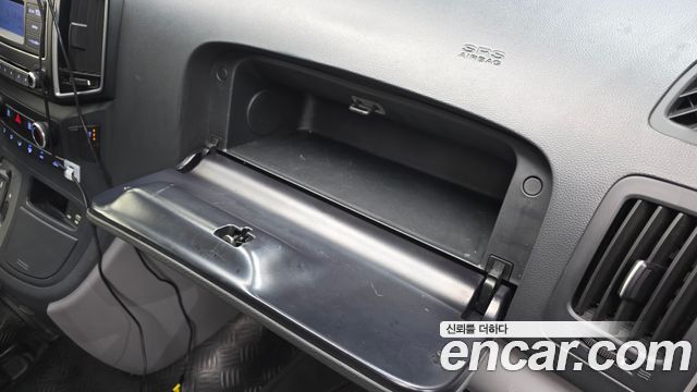 Hyundai Starex 2017 — photo 24
