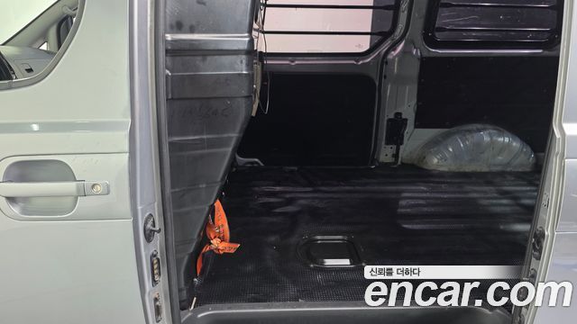 Hyundai Starex 2017 — photo 25