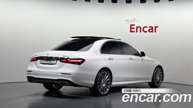 Mercedes-Benz E-Class 2022 — photo 2