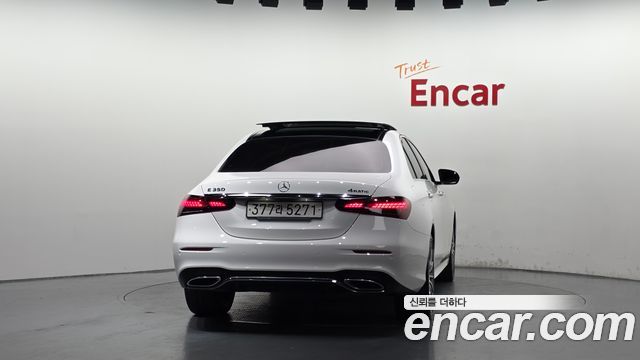 Mercedes-Benz E-Class 2022 — photo 4