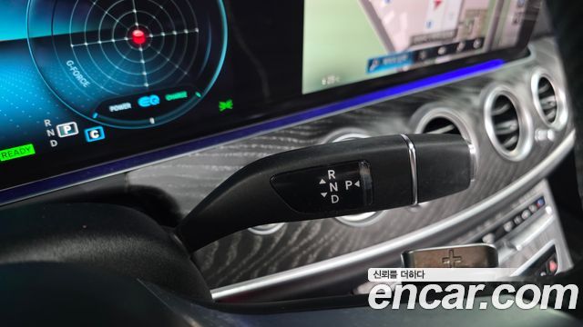 Mercedes-Benz E-Class 2022 — photo 12