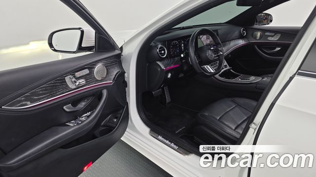 Mercedes-Benz E-Class 2022 — photo 13