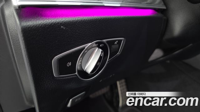 Mercedes-Benz E-Class 2022 — photo 24