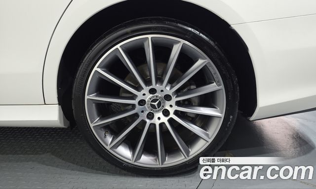 Mercedes-Benz E-Class 2022 — photo 7