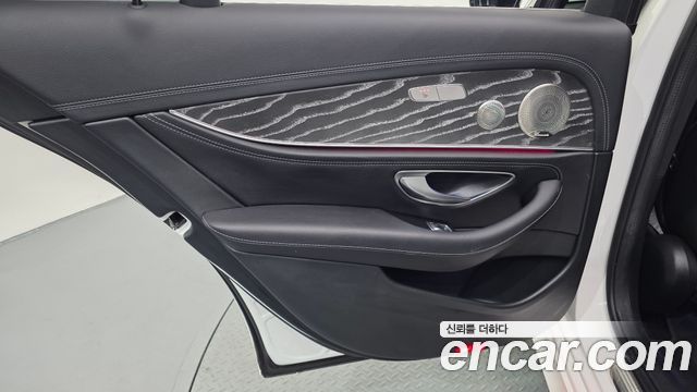 Mercedes-Benz E-Class 2022 — photo 15