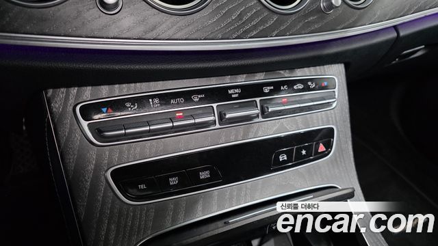 Mercedes-Benz E-Class 2022 — photo 30