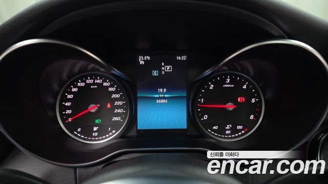 Mercedes-Benz C-Class 2019 — photo 11