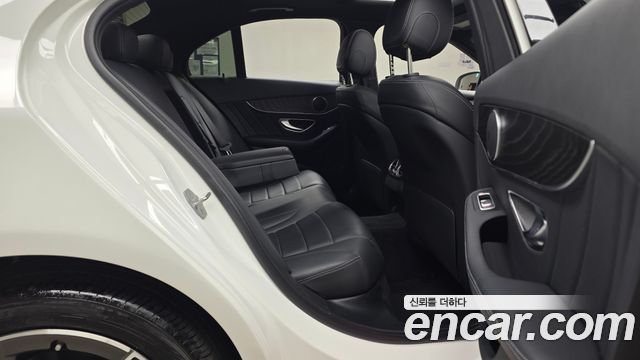 Mercedes-Benz C-Class 2019 — photo 17