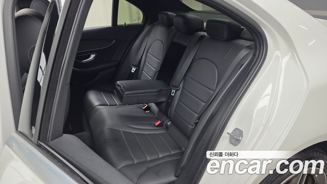 Mercedes-Benz C-Class 2019 — photo 18
