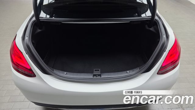 Mercedes-Benz C-Class 2019 — photo 22