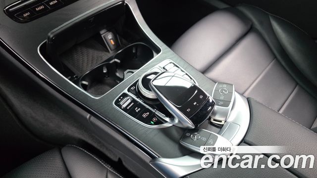 Mercedes-Benz C-Class 2019 — photo 23